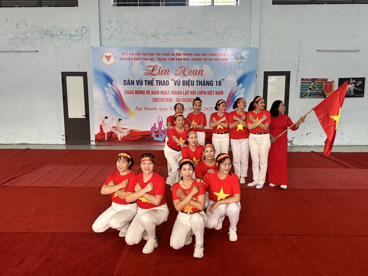 Đại hội Thể dục thể thao xã Đại Thanh lần thứ I năm 2025: Liên hoan Dân vũ thể thao "Vũ điệu tháng 10" thu hút gần 200 vận động viên tham gia- Ảnh 5.