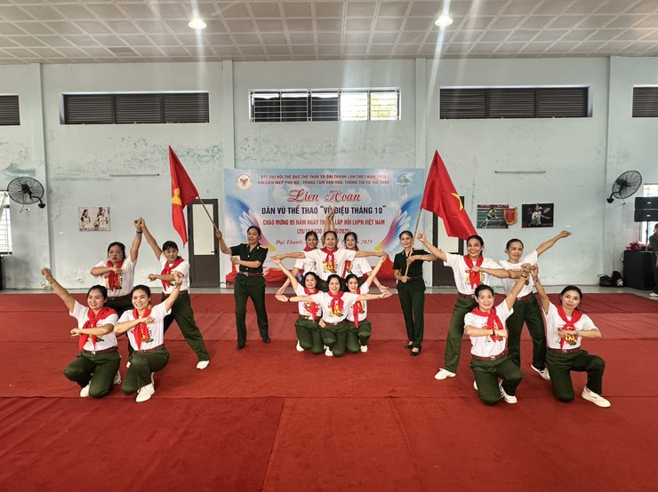 Đại hội Thể dục thể thao xã Đại Thanh lần thứ I năm 2025: Liên hoan Dân vũ thể thao "Vũ điệu tháng 10" thu hút gần 200 vận động viên tham gia- Ảnh 12.
