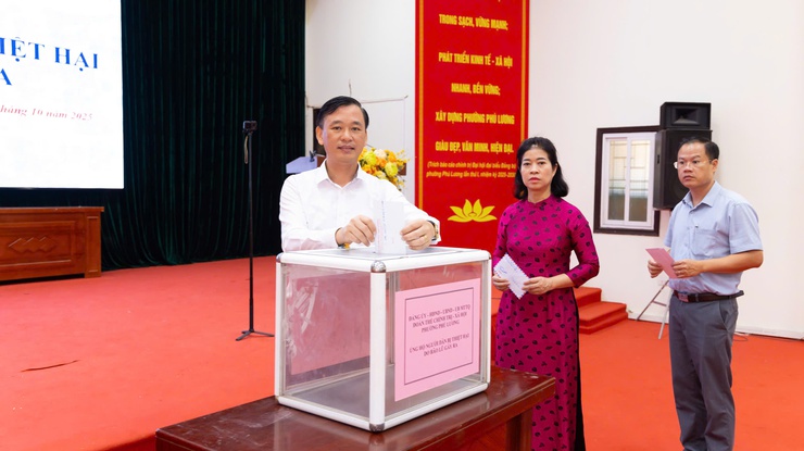 Đảng ủy – HĐND – UBND – UB.MTTQ Việt Nam phường Phú Lương phát động ủng hộ đồng bào bị thiệt hại do bão lũ gây ra năm 2025- Ảnh 1.