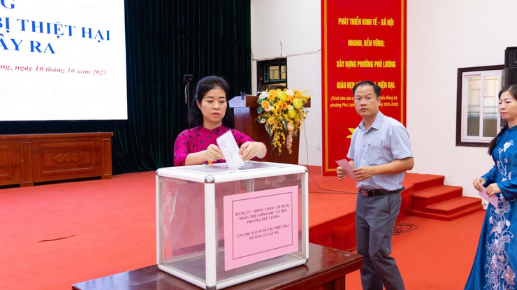 Đảng ủy – HĐND – UBND – UB.MTTQ Việt Nam phường Phú Lương phát động ủng hộ đồng bào bị thiệt hại do bão lũ gây ra năm 2025- Ảnh 2.