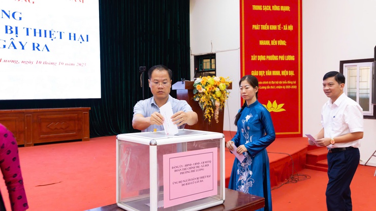 Đảng ủy – HĐND – UBND – UB.MTTQ Việt Nam phường Phú Lương phát động ủng hộ đồng bào bị thiệt hại do bão lũ gây ra năm 2025- Ảnh 3.