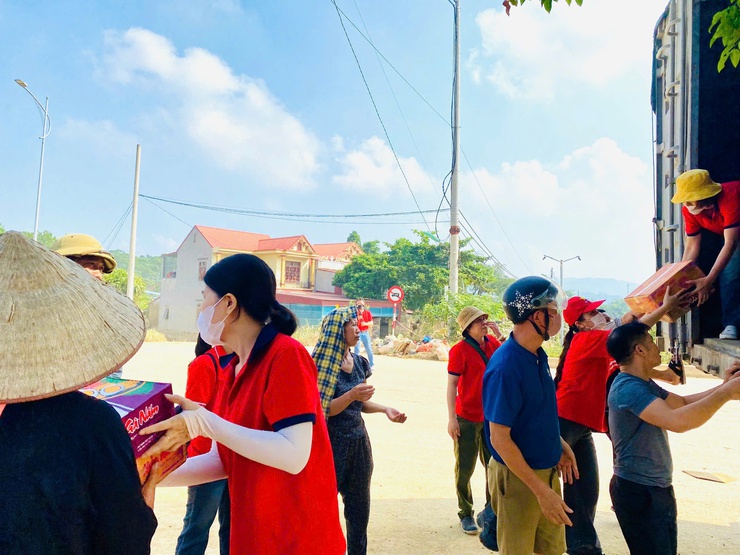 Phường Xuân Đỉnh: Nghĩa cử cao đẹp sau bão lũ- Ảnh 3.