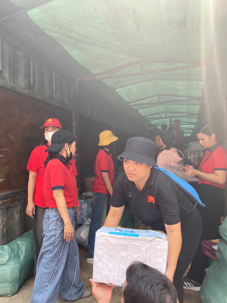 Phường Xuân Đỉnh: Nghĩa cử cao đẹp sau bão lũ- Ảnh 4.