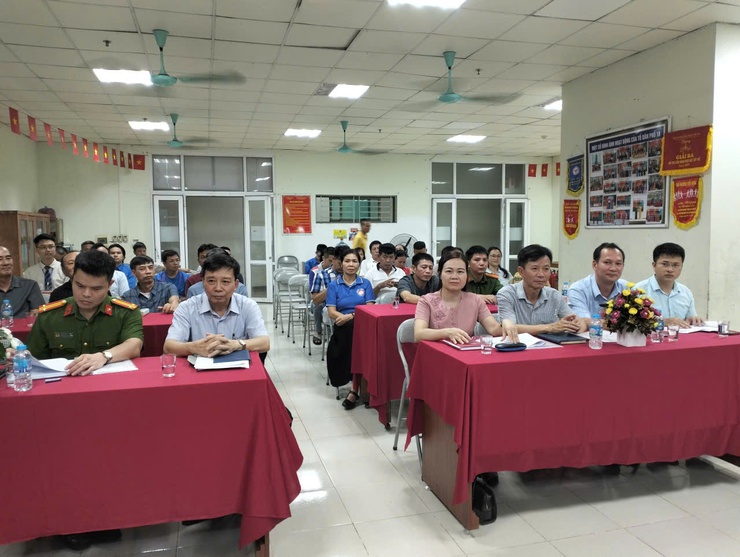 Sơ kết phong trào “Bình dân học vụ số” và Chiến dịch 45 ngày đêm ra quân chuyển đổi số của Tổ dân phố 18, phường Kiến Hưng- Ảnh 5.