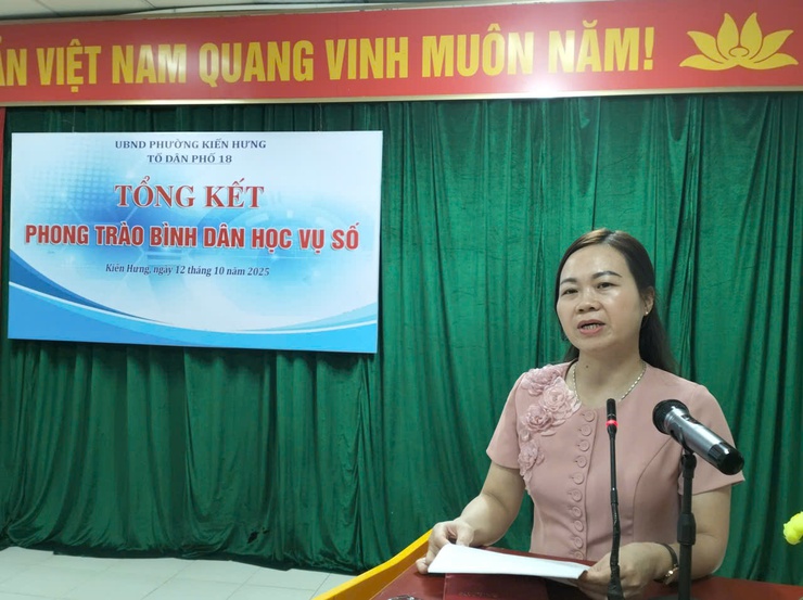 Sơ kết phong trào “Bình dân học vụ số” và Chiến dịch 45 ngày đêm ra quân chuyển đổi số của Tổ dân phố 18, phường Kiến Hưng- Ảnh 3.