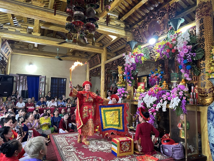 Khai mạc Giao lưu văn hóa tín ngưỡng thờ Mẫu xã Bát Tràng năm 2025- Ảnh 5.