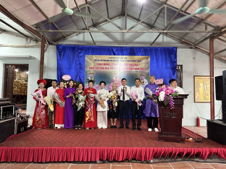 Khai mạc Giao lưu văn hóa tín ngưỡng thờ Mẫu xã Bát Tràng năm 2025- Ảnh 3.