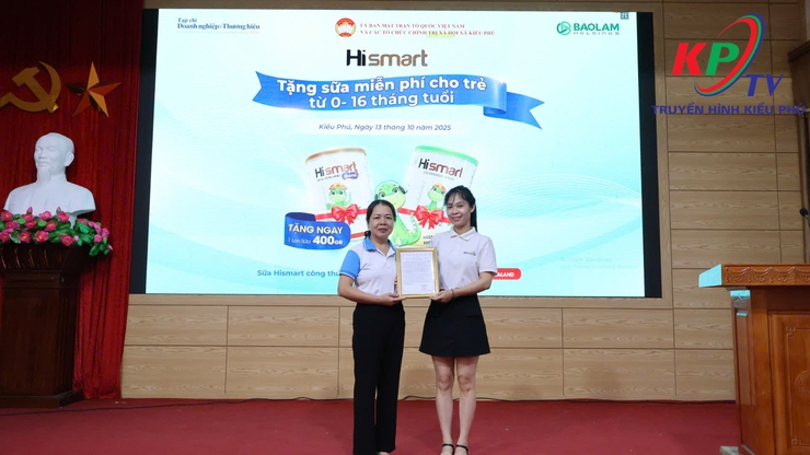 UB MTTQ xã Kiều Phú phối hợp với Công ty TNHH Đầu tư và Quản lý Bảo Lâm Holdings tổ chức chương trình phát tặng sữa cho trẻ em có hoàn cảnh khó khăn- Ảnh 3.