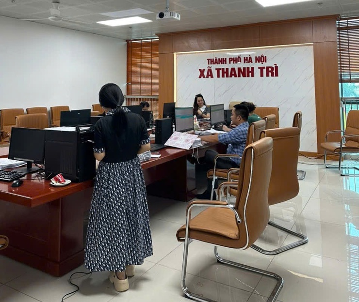 UBND xã Thanh Trì: Động viên, tặng quà lực lượng tham gia chiến dịch “90 ngày đêm làm sạch dữ liệu đất đai"- Ảnh 5.