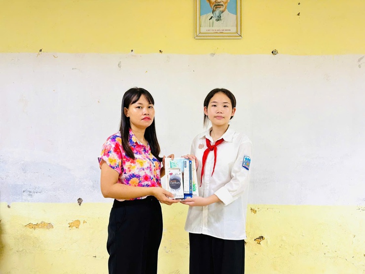Nối dài vòng tay yêu thương - Thầy và trò trường THCS Tam Hưng quyên góp ủng hộ học sinh vùng thiên tai - Ảnh 3.