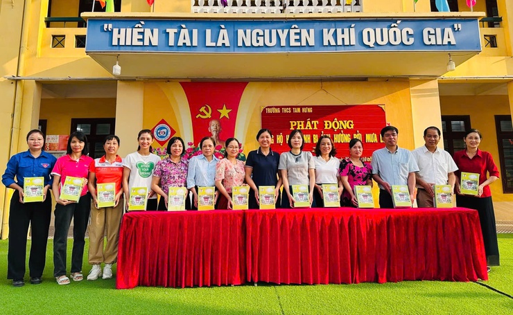 Nối dài vòng tay yêu thương - Thầy và trò trường THCS Tam Hưng quyên góp ủng hộ học sinh vùng thiên tai - Ảnh 4.