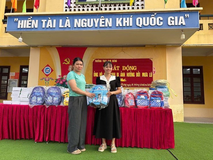 Nối dài vòng tay yêu thương - Thầy và trò trường THCS Tam Hưng quyên góp ủng hộ học sinh vùng thiên tai - Ảnh 5.