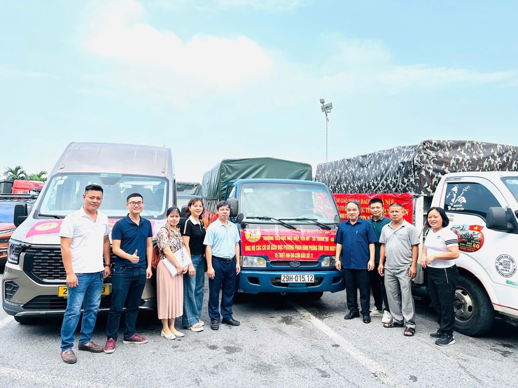 Trường Tiểu học Ngũ Hiệp và Yên Mỹ, xã Thanh Trì: Chung tay sẻ chia với giáo dục vùng lũ tỉnh Thái Nguyên- Ảnh 2.