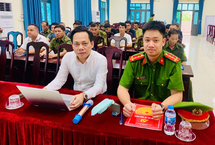 Tam Hưng: Khai mạc lớp huấn luyện, bồi dưỡng chính trị, pháp luật và nghiệp vụ cho lực lượng tham gia bảo vệ an ninh, trật tự ở cơ sở năm 2025.- Ảnh 1.