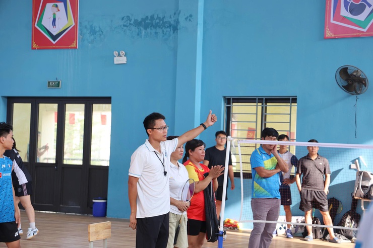 Giải cầu lông vô địch – Các tay vợt thi đua tranh tài trong khuôn khổ hội thao thể dục thể thao xã Ứng Thiên năm 2025- Ảnh 5.