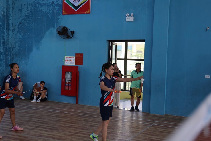 Giải cầu lông vô địch – Các tay vợt thi đua tranh tài trong khuôn khổ hội thao thể dục thể thao xã Ứng Thiên năm 2025- Ảnh 8.