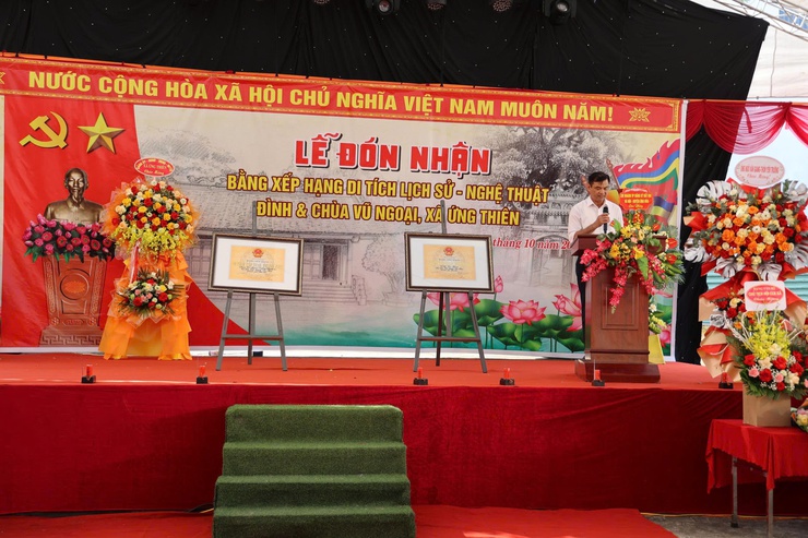 Lễ đón nhận bằng xếp hạng di tích lịch sử - nghệ thuật đình, chùa thôn Vũ Ngoại- Ảnh 2.