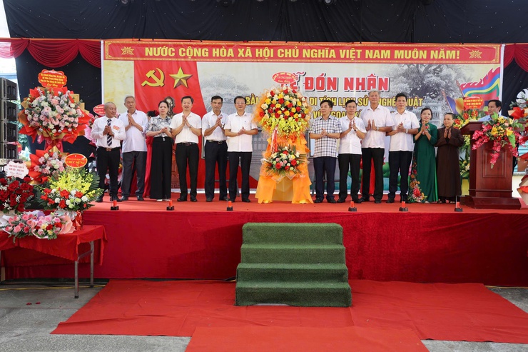 Lễ đón nhận bằng xếp hạng di tích lịch sử - nghệ thuật đình, chùa thôn Vũ Ngoại- Ảnh 8.