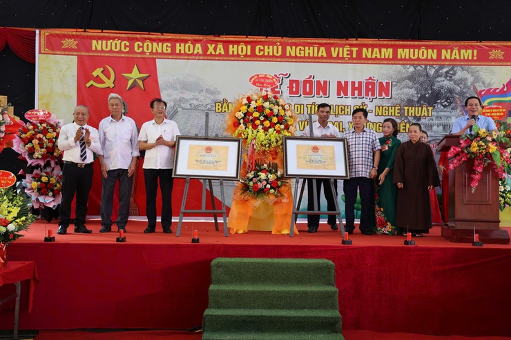 Lễ đón nhận bằng xếp hạng di tích lịch sử - nghệ thuật đình, chùa thôn Vũ Ngoại- Ảnh 12.