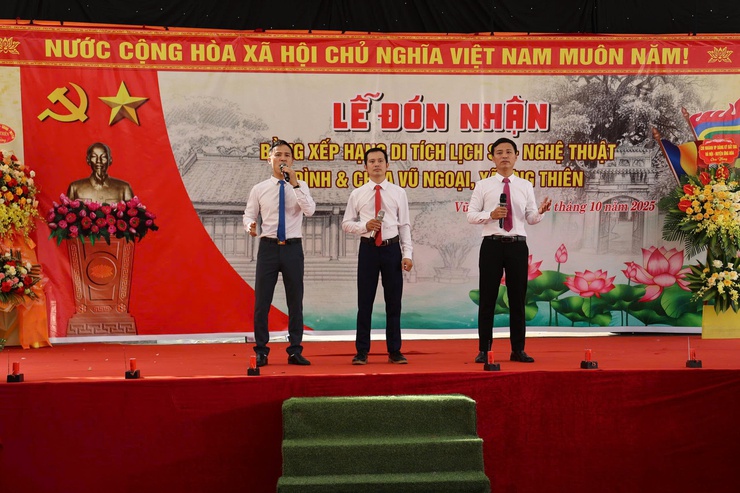 Lễ đón nhận bằng xếp hạng di tích lịch sử - nghệ thuật đình, chùa thôn Vũ Ngoại- Ảnh 11.