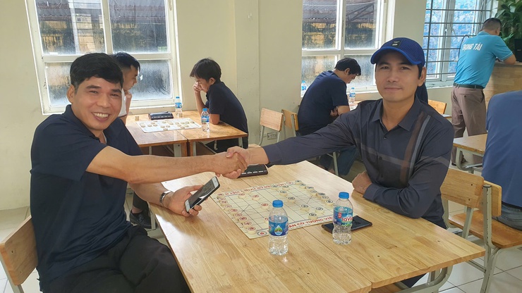 Sôi nổi giải kéo co, bóng chuyền hơi, cờ vua, cờ tướng - Đại hội thể dục thể thao phường Phú Lương lần I - năm 2025- Ảnh 3.