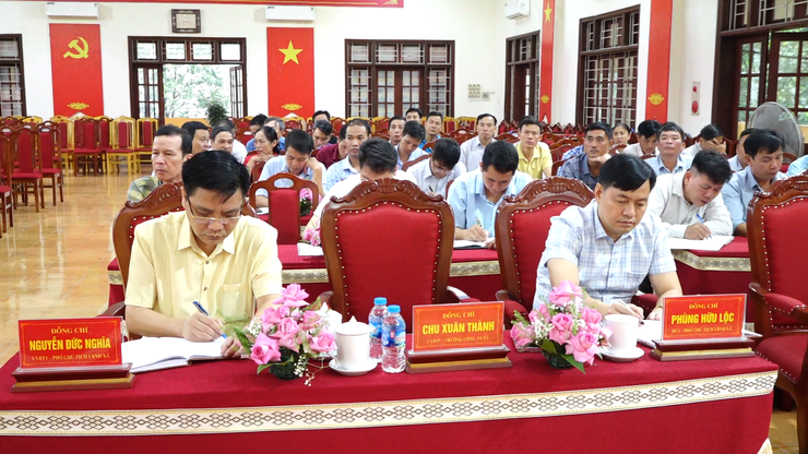Hội nghị giao ban với các đồng chí Bí thư Chi bộ, Trưởng thôn, đánh giá kết quả quý III, triển khai nhiệm vụ quý IV, năm 2025- Ảnh 4.