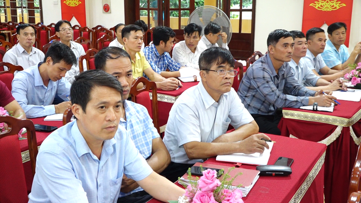 Hội nghị giao ban với các đồng chí Bí thư Chi bộ, Trưởng thôn, đánh giá kết quả quý III, triển khai nhiệm vụ quý IV, năm 2025- Ảnh 5.