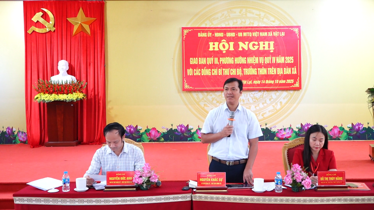 Hội nghị giao ban với các đồng chí Bí thư Chi bộ, Trưởng thôn, đánh giá kết quả quý III, triển khai nhiệm vụ quý IV, năm 2025- Ảnh 12.