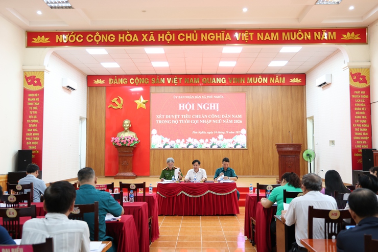 Hội đồng nghĩa vụ quân sự xã Phú Nghĩa tổ chức Hội nghị xét duyệt tiêu chuẩn công dân nam trong độ tuổi gọi nhập ngũ năm 2026- Ảnh 1.
