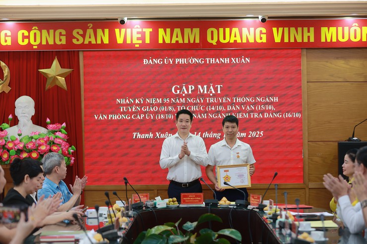 Phường Thanh Xuân gặp mặt kỷ niệm nhân Ngày truyền thống các Ban Xây dựng Đảng và Văn phòng cấp ủy- Ảnh 3.