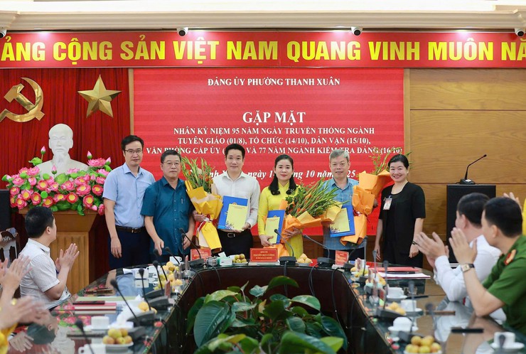 Phường Thanh Xuân gặp mặt kỷ niệm nhân Ngày truyền thống các Ban Xây dựng Đảng và Văn phòng cấp ủy- Ảnh 4.
