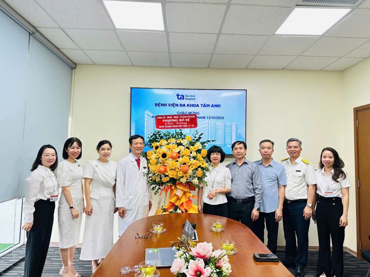Thường trực Đảng ủy phường Bồ Đề chúc mừng các doanh nghiệp trên địa bàn nhân ngày Doanh nhân Việt Nam 13/10- Ảnh 2.