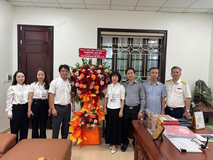 Thường trực Đảng ủy phường Bồ Đề chúc mừng các doanh nghiệp trên địa bàn nhân ngày Doanh nhân Việt Nam 13/10- Ảnh 3.