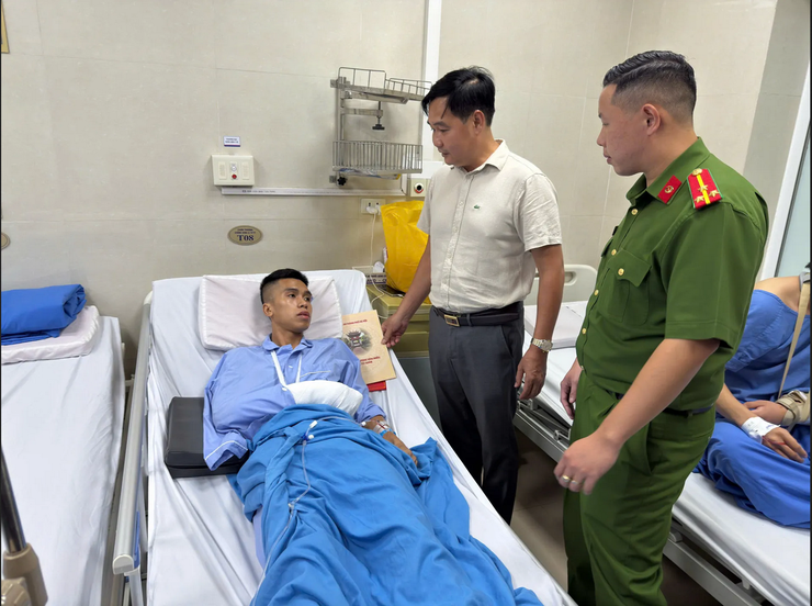 Lãnh đạo phường Văn Miếu – Quốc Tử Giám thăm hỏi chiến sĩ nghĩa vụ bị thương khi làm nhiệm vụ- Ảnh 3.