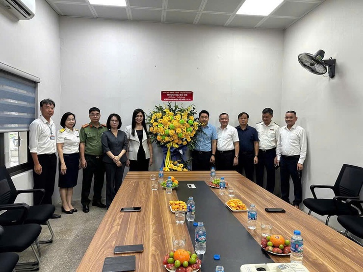 Thường trực Đảng ủy phường Bồ Đề chúc mừng các doanh nghiệp trên địa bàn nhân ngày Doanh nhân Việt Nam 13/10- Ảnh 4.