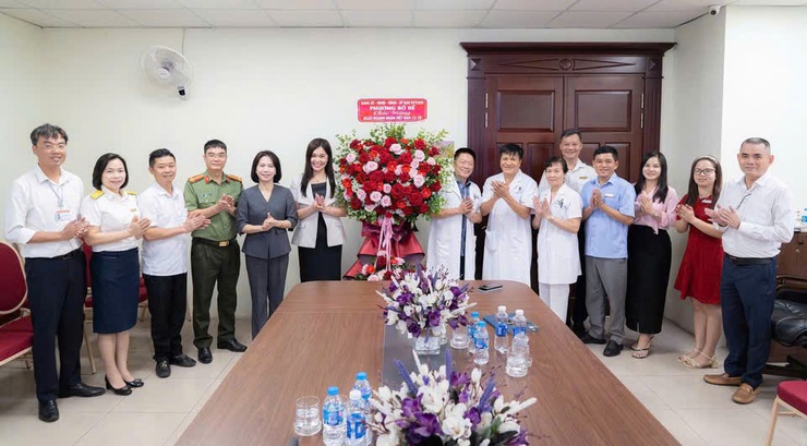Thường trực Đảng ủy phường Bồ Đề chúc mừng các doanh nghiệp trên địa bàn nhân ngày Doanh nhân Việt Nam 13/10- Ảnh 5.