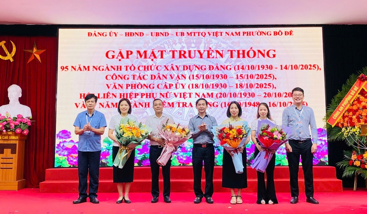 Gặp mặt kỷ niệm ngày truyền thống các Ban xây dựng đảng, Ủy ban kiểm tra, Văn phòng cấp ủy, Hội LHPN- Ảnh 7.