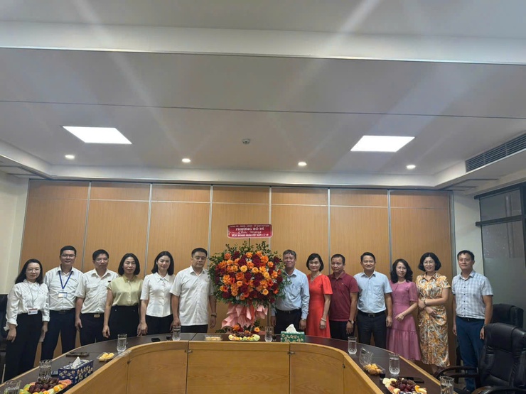 Thường trực Đảng ủy phường Bồ Đề chúc mừng các doanh nghiệp trên địa bàn nhân ngày Doanh nhân Việt Nam 13/10- Ảnh 7.