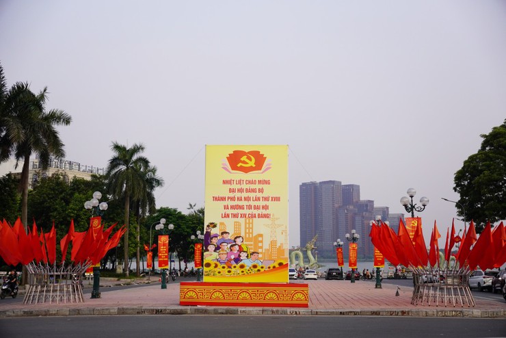Nhiệt liệt chào mừng Đại hội đại biểu đảng bộ thành phố Hà Nội lần thứ XVIII, nhiệm kỳ 2025 - 2030- Ảnh 4.