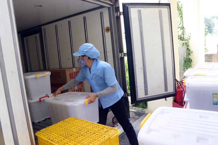 Đoàn liên ngành xã Trần Phú kiểm tra công tác an toàn thực phẩm bữa ăn bán trú tại các trường trên địa bàn- Ảnh 2.