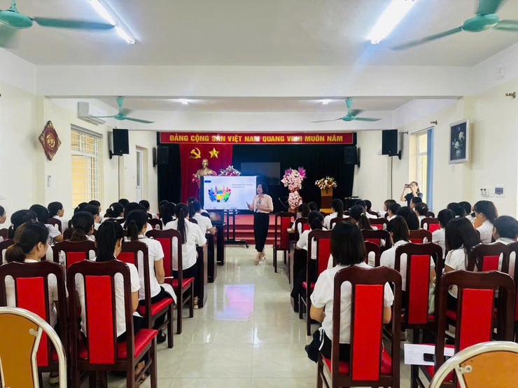 Trường Mầm non Nam Phong tổ chức tập huấn ứng dụng phương pháp giáo dục STEAM cho giáo viên
- Ảnh 1.