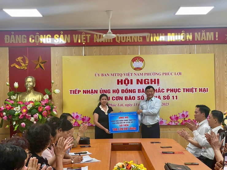 Uỷ ban MTTQ Việt Nam phường Phúc Lợi tổ chức hội nghị tiếp nhận ủng hộ đồng bào bị thiệt hại do cơn bão số 10, 11- Ảnh 3.