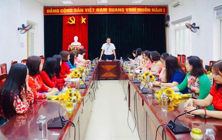 UBND phường Long Biên công bố Quyết định bổ nhiệm lại viên chức quản lý trường học- Ảnh 3.