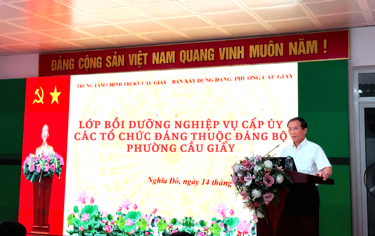 Đảng ủy phường Cầu Giấy tổ chức Lớp bồi dưỡng nghiệp vụ công tác cấp ủy viên cơ sở năm 2025
- Ảnh 2.