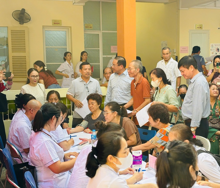 Phường Đống Đa tổ chức chiến dịch khám sức khỏe cho người cao tuổi – Chung tay vì tuổi già an vui- Ảnh 4.
