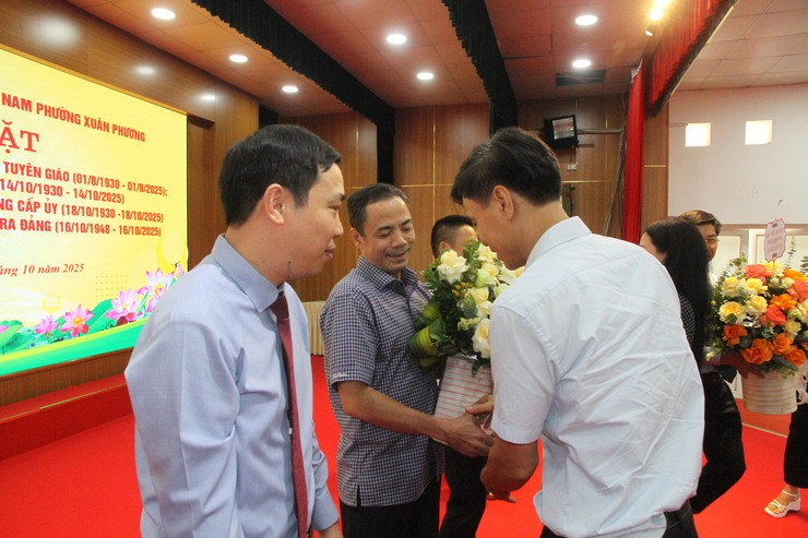 Đảng ủy phường Xuân Phương tổ chức Gặp mặt kỷ niệm ngày truyền thống các Ban xây dựng Đảng, Uỷ ban kiểm tra, Văn phòng cấp ủy- Ảnh 4.