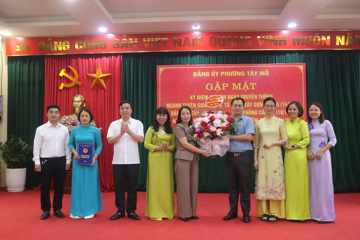 ĐẢNG ỦY PHƯỜNG TÂY MỖ TỔ CHỨC GẶP MẶT KỶ NIỆM CÁC NGÀNH CÔNG TÁC XÂY DỰNG ĐẢNG- Ảnh 4.