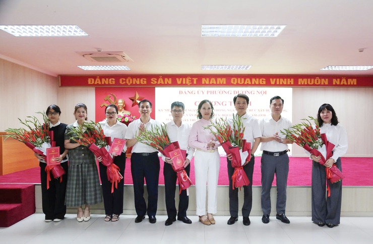 Đảng uỷ phường Dương Nội gặp mặt nhân kỷ niệm 95 năm ngày truyền thống các cơ quan tham mưu giúp việc của Đảng- Ảnh 1.