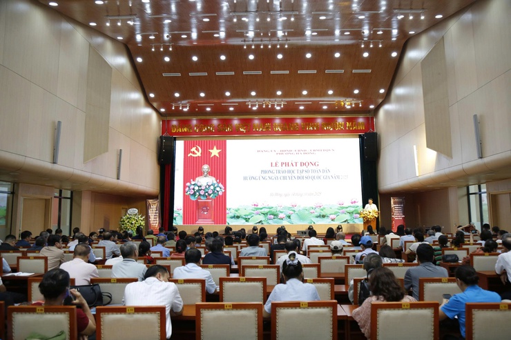 Phường Hà Đông phát động phong trào Học tập số toàn dân hưởng ứng Ngày Chuyển đổi số quốc gia năm 2025- Ảnh 1.