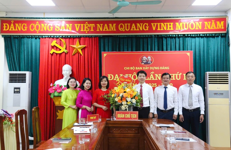 Kỷ niệm 95 năm ngày truyền thống Ngành Tổ chức xây dựng Đảng (14/10/1930 - 14/10/2025)- Ảnh 2.